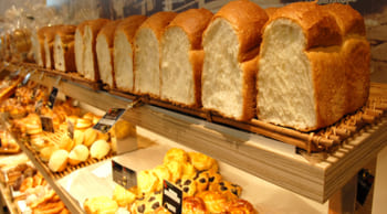 7～16時｜小倉北区｜人気パン屋での販売および製造｜製造経験1年以上必須